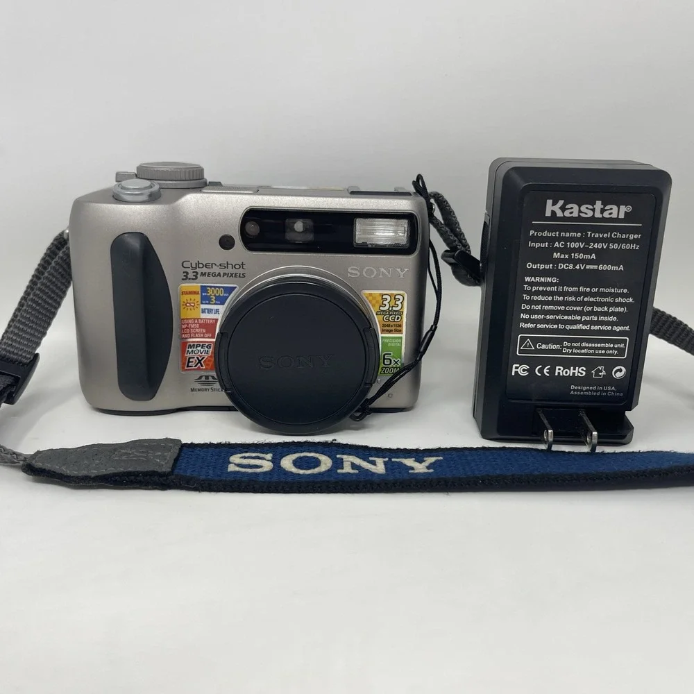 Sony Silver Cyber shot Camera DSC-S75 Carl Zeiss MPEGmovieEX New battery/charger
